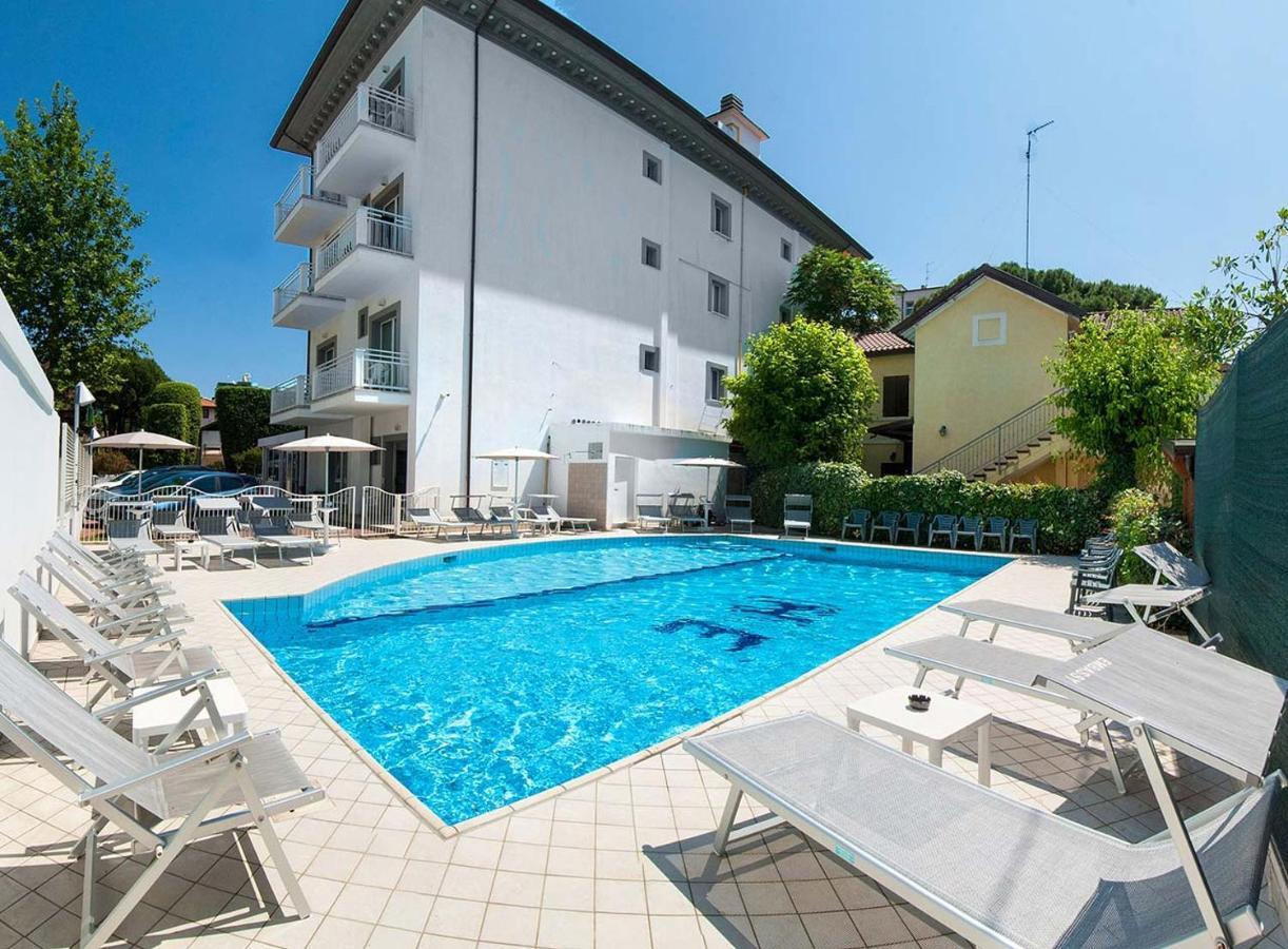 Hotel Embassy Riccione Exterior photo